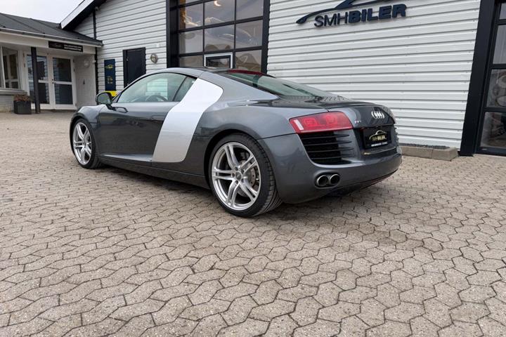 Grå Audi R8 fra 2008