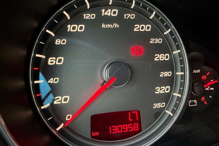 Grå Audi R8 fra 2008