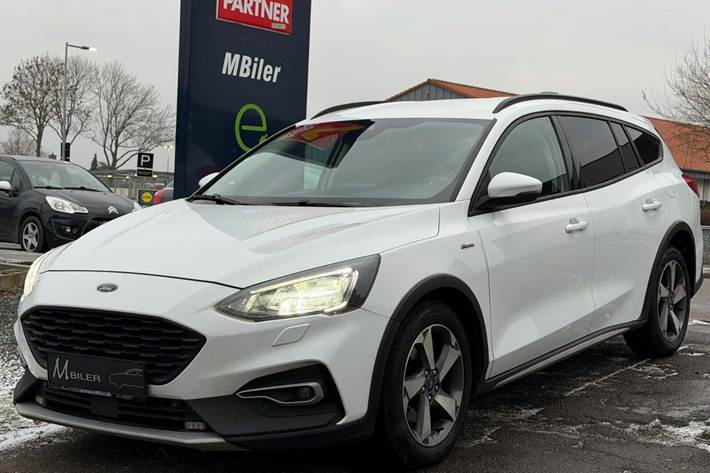 Hvid Ford Focus fra 2020 set udefra