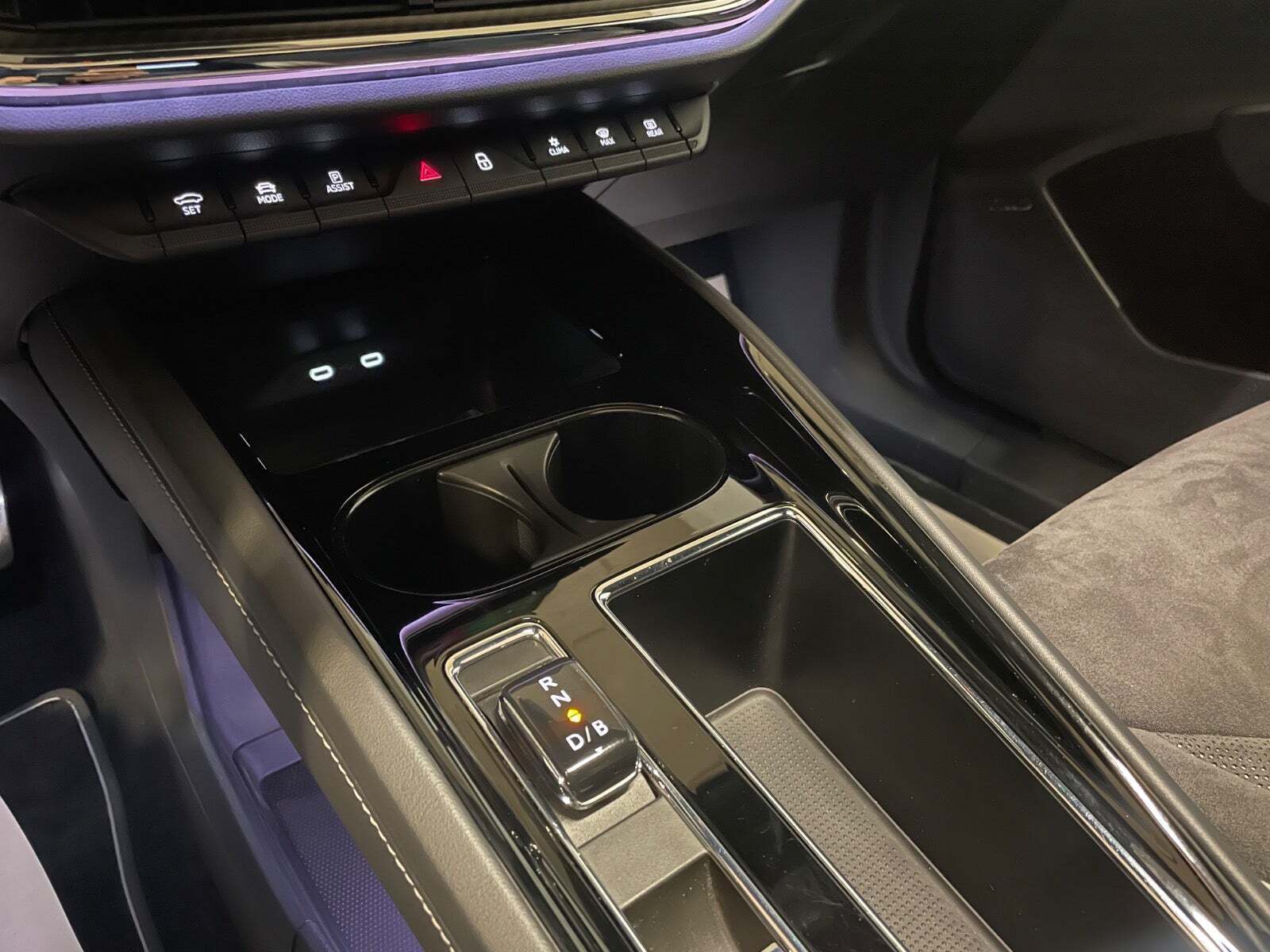 Blå Skoda Enyaq fra 2024