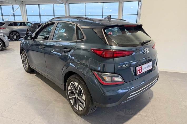 Grå Hyundai Kona fra 2022