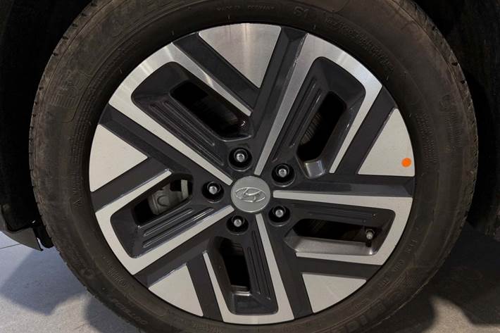 Grå Hyundai Kona fra 2022