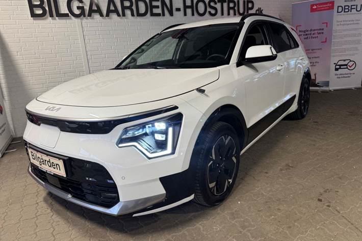 Hvid Kia Niro fra 2022 set udefra