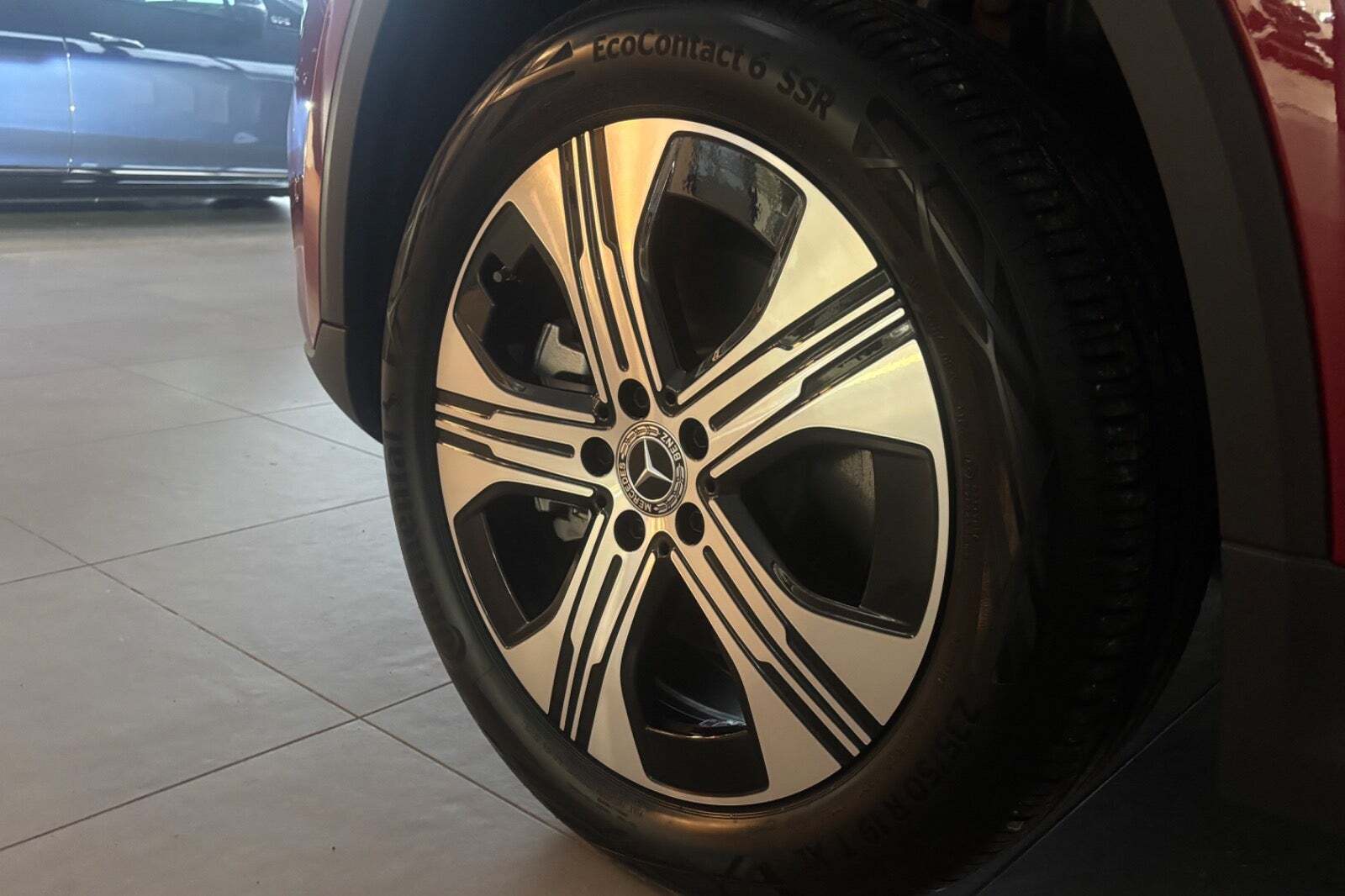 Rød Mercedes EQA250+ fra 2025