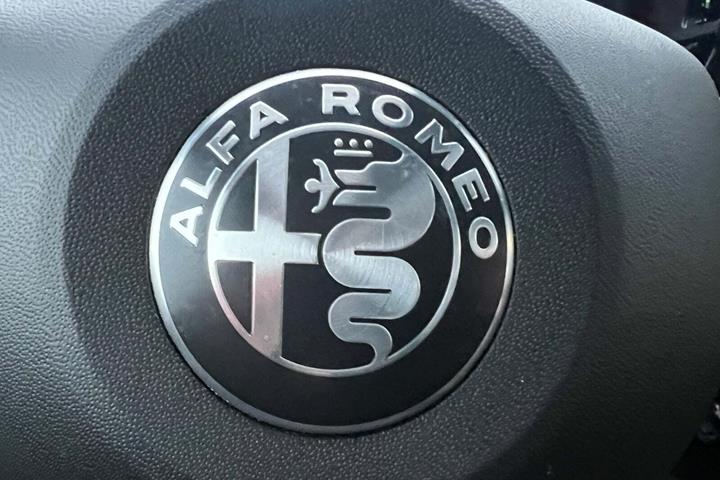 undefined Alfa Romeo Junior fra 2025