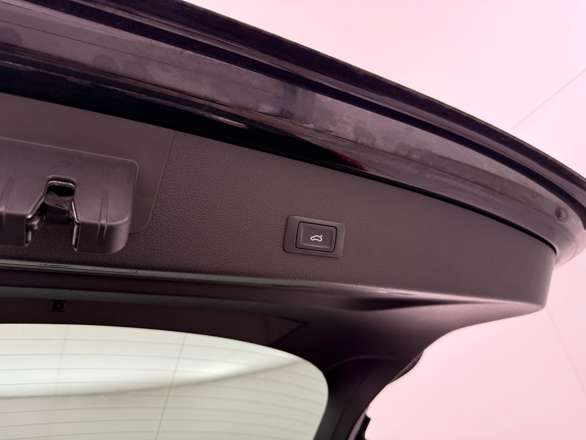 Sort Audi e-tron fra 2021