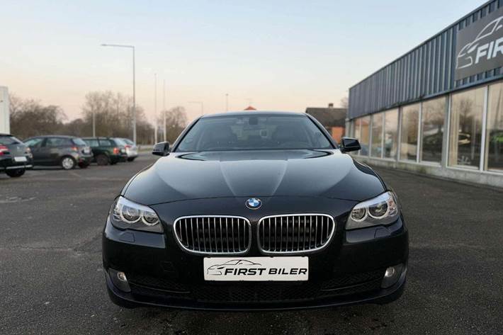 Grøn BMW 520d fra 2010