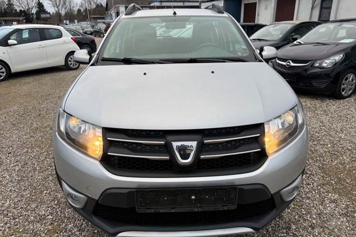 Sølv Dacia Sandero Stepway fra 2015