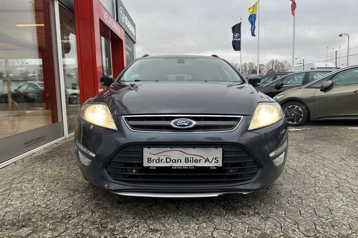 Grå Ford Mondeo fra 2012