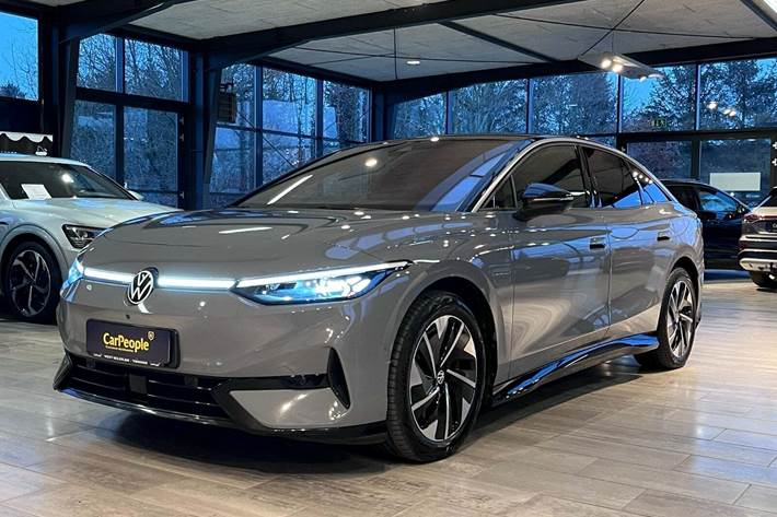 Grå VW ID.7 fra 2024 set udefra