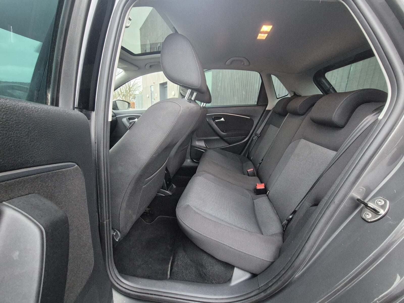 Gul VW Polo fra 2016