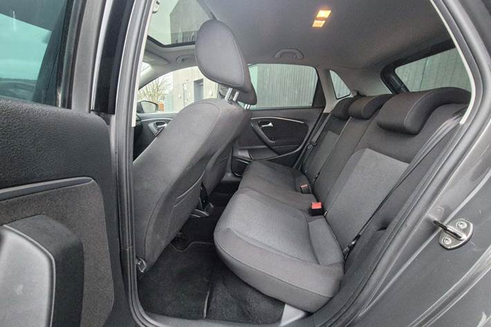 Gul VW Polo fra 2016