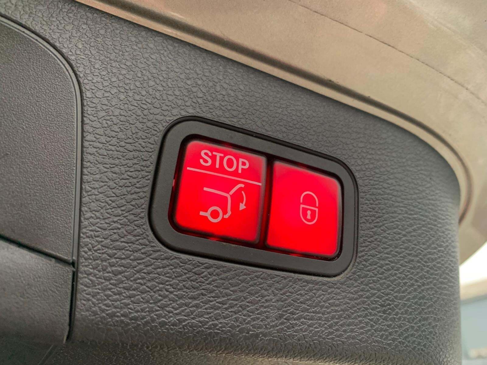 Sølv Mercedes EQC400 fra 2021