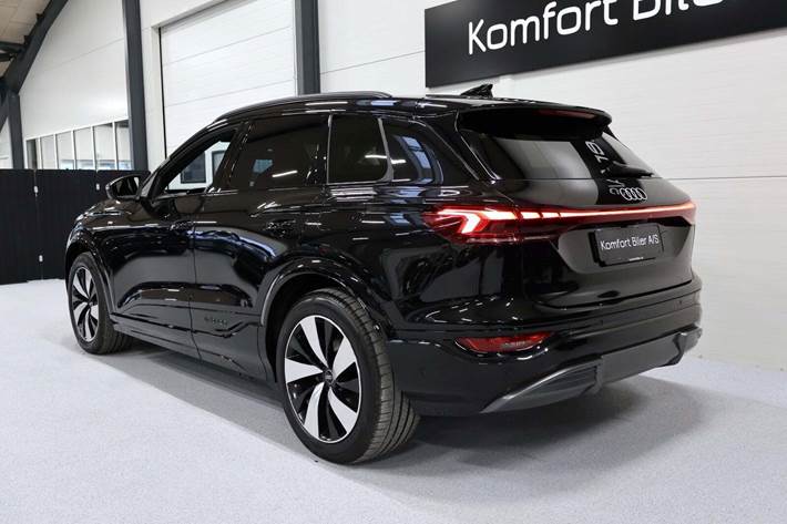 Sort Audi Q6 e-tron fra 2025