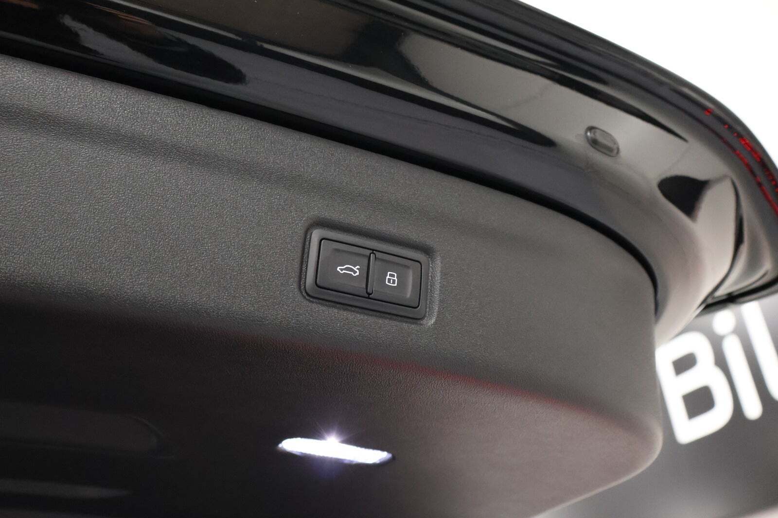 Sort Audi Q6 e-tron fra 2025