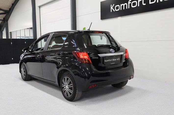Sort Toyota Yaris fra 2015