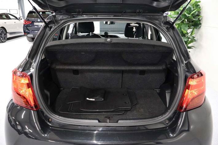 Sort Toyota Yaris fra 2015