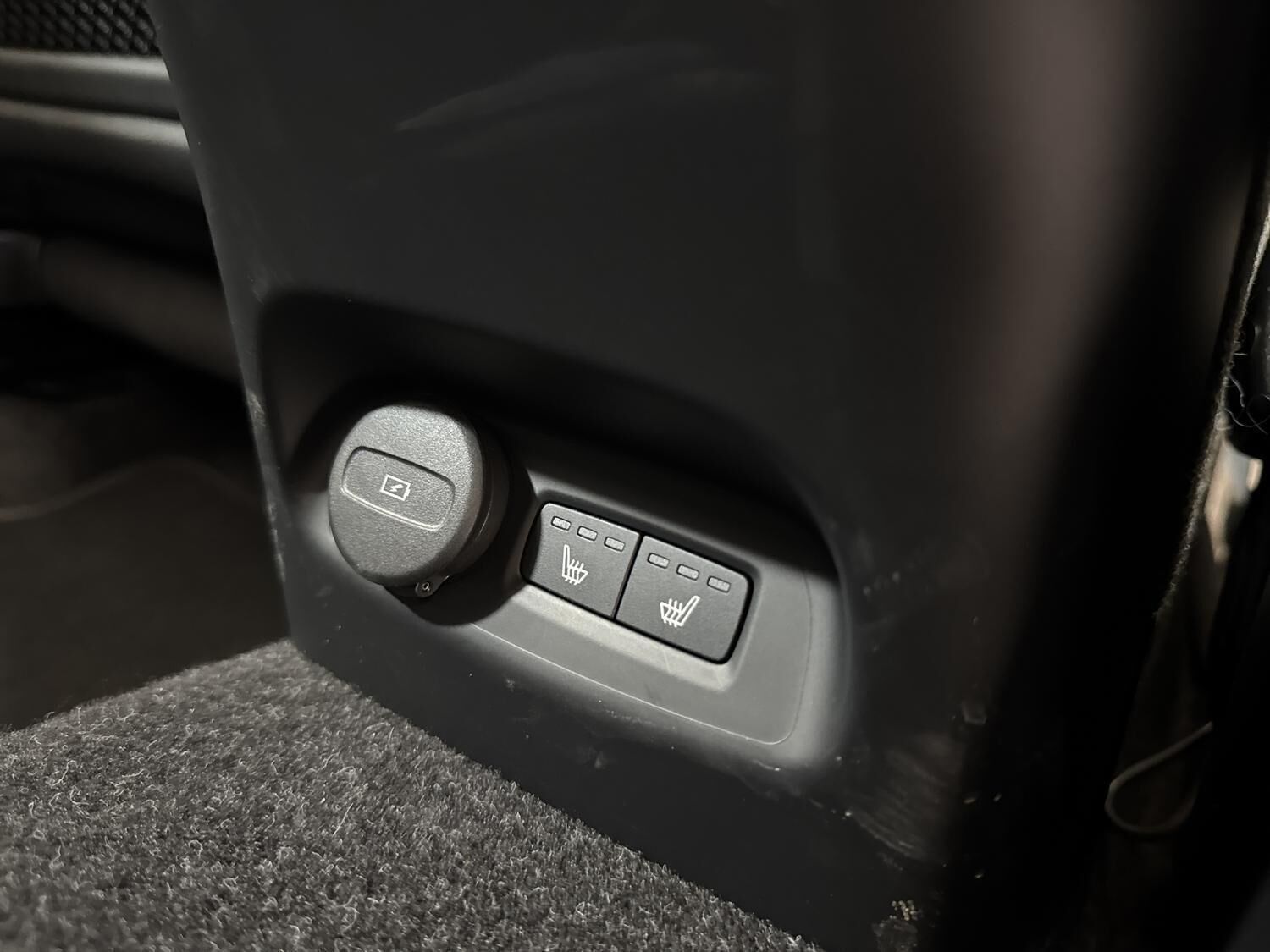 Grå Volvo EX40 fra 2025