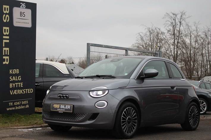 Grå Fiat 500e fra 2021 set udefra