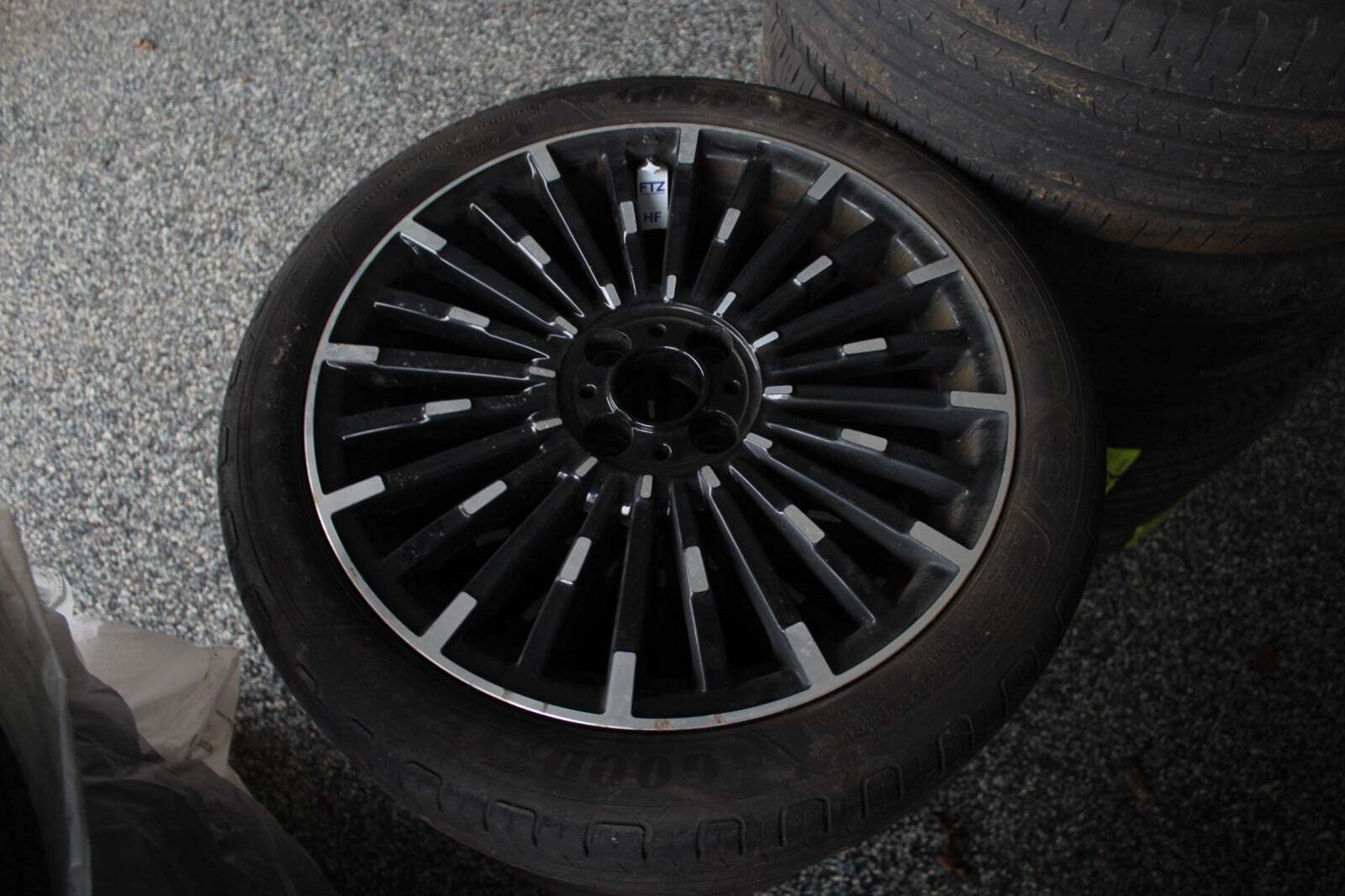 Grå Fiat 500e fra 2021