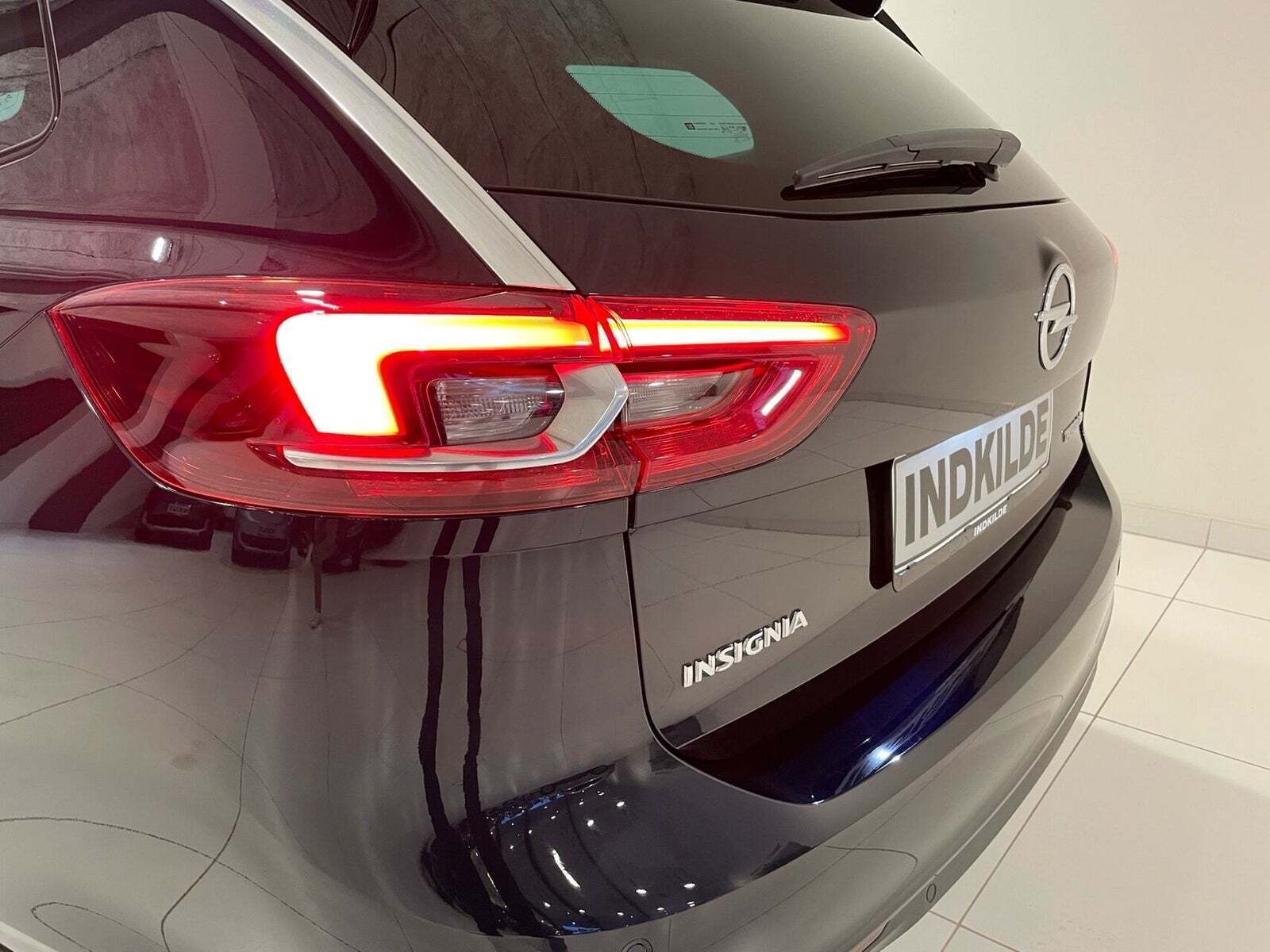 Blå Opel Insignia fra 2018