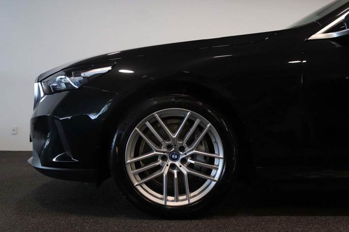 Sort BMW i5 fra 2024