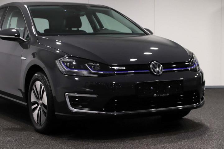 Grå VW e-Golf VII fra 2020