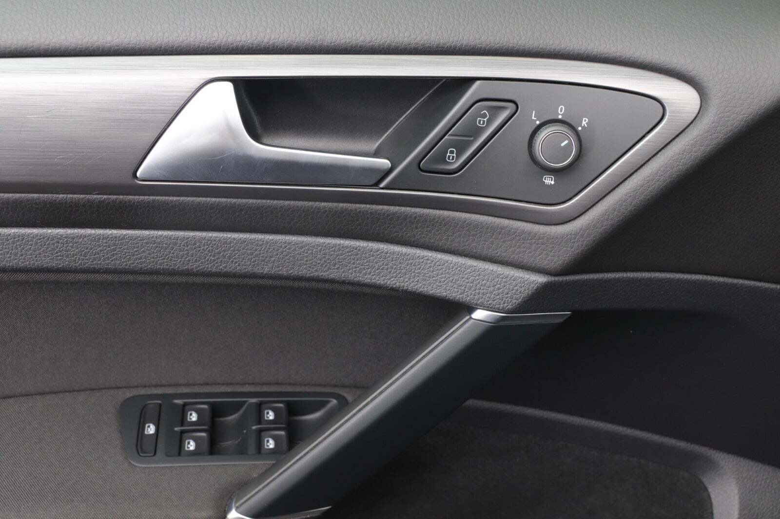 Grå VW e-Golf VII fra 2020