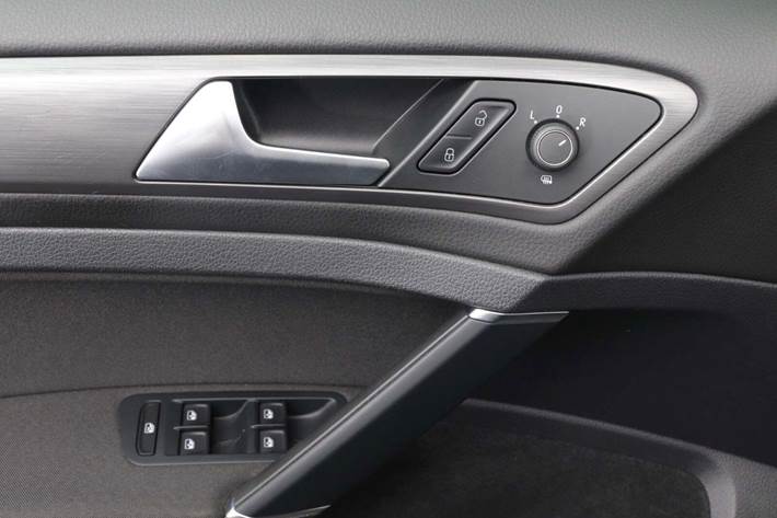 Grå VW e-Golf VII fra 2020