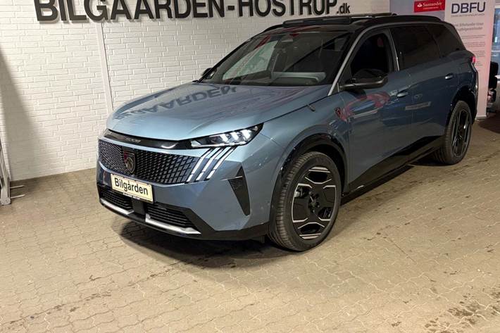 Blå Peugeot e-5008 fra 2024 set udefra