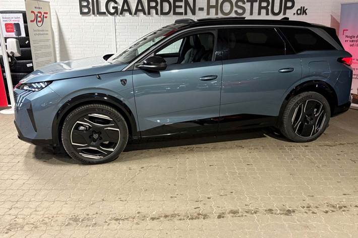 Blå Peugeot e-5008 fra 2024