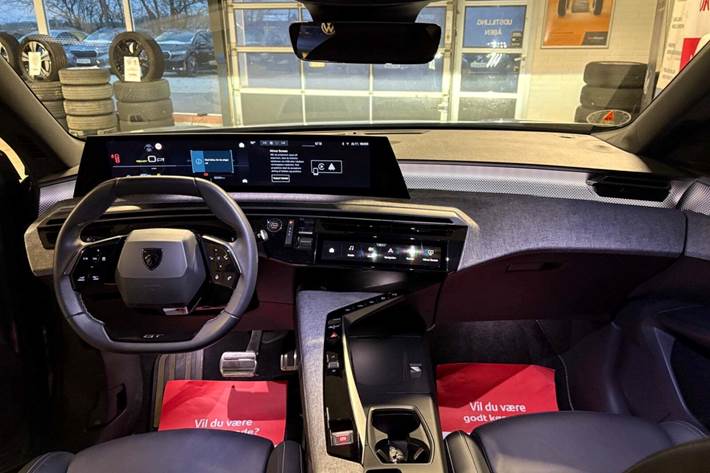 Blå Peugeot e-5008 fra 2024