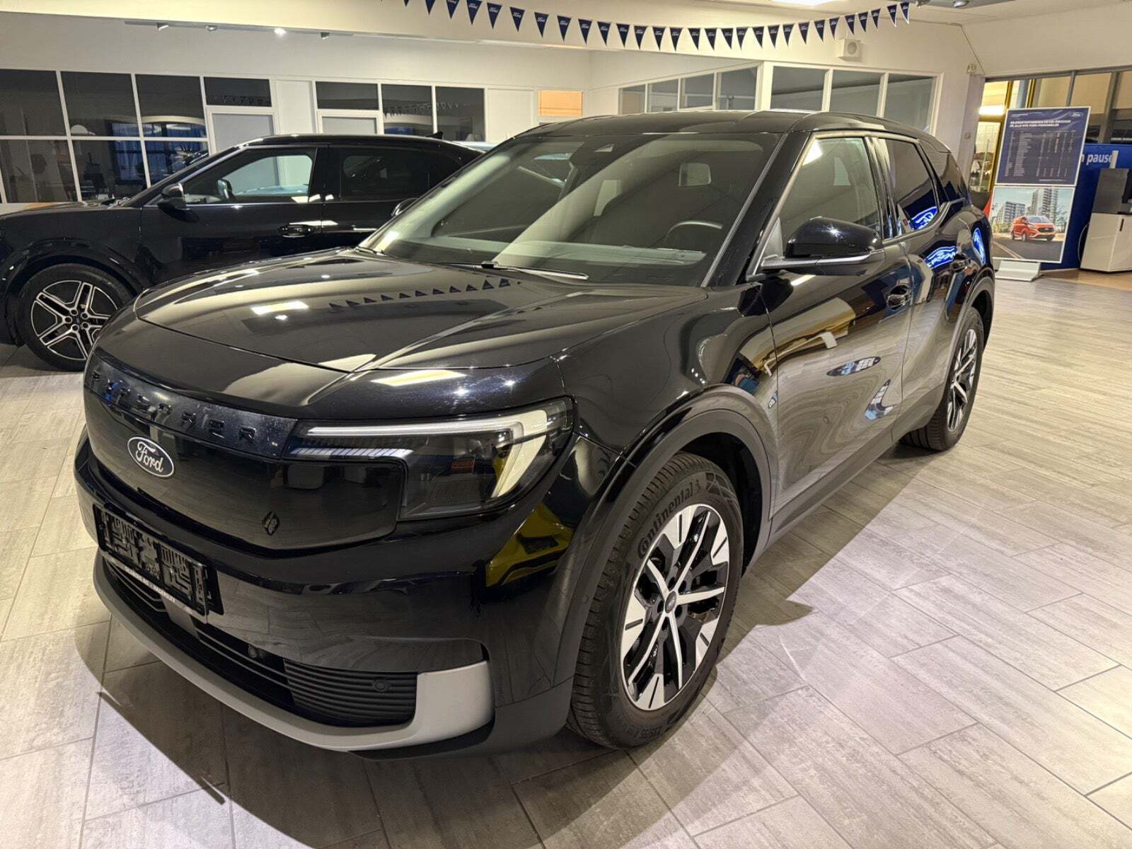 Ford Explorer 77 Select Extended Range