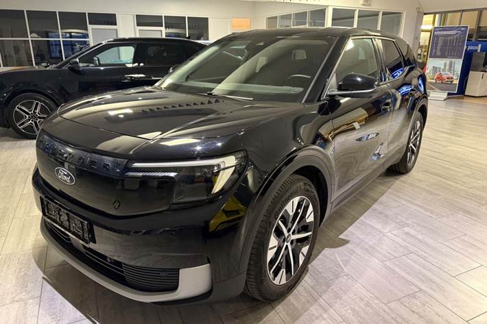 Sort Ford Explorer fra 2024 set udefra