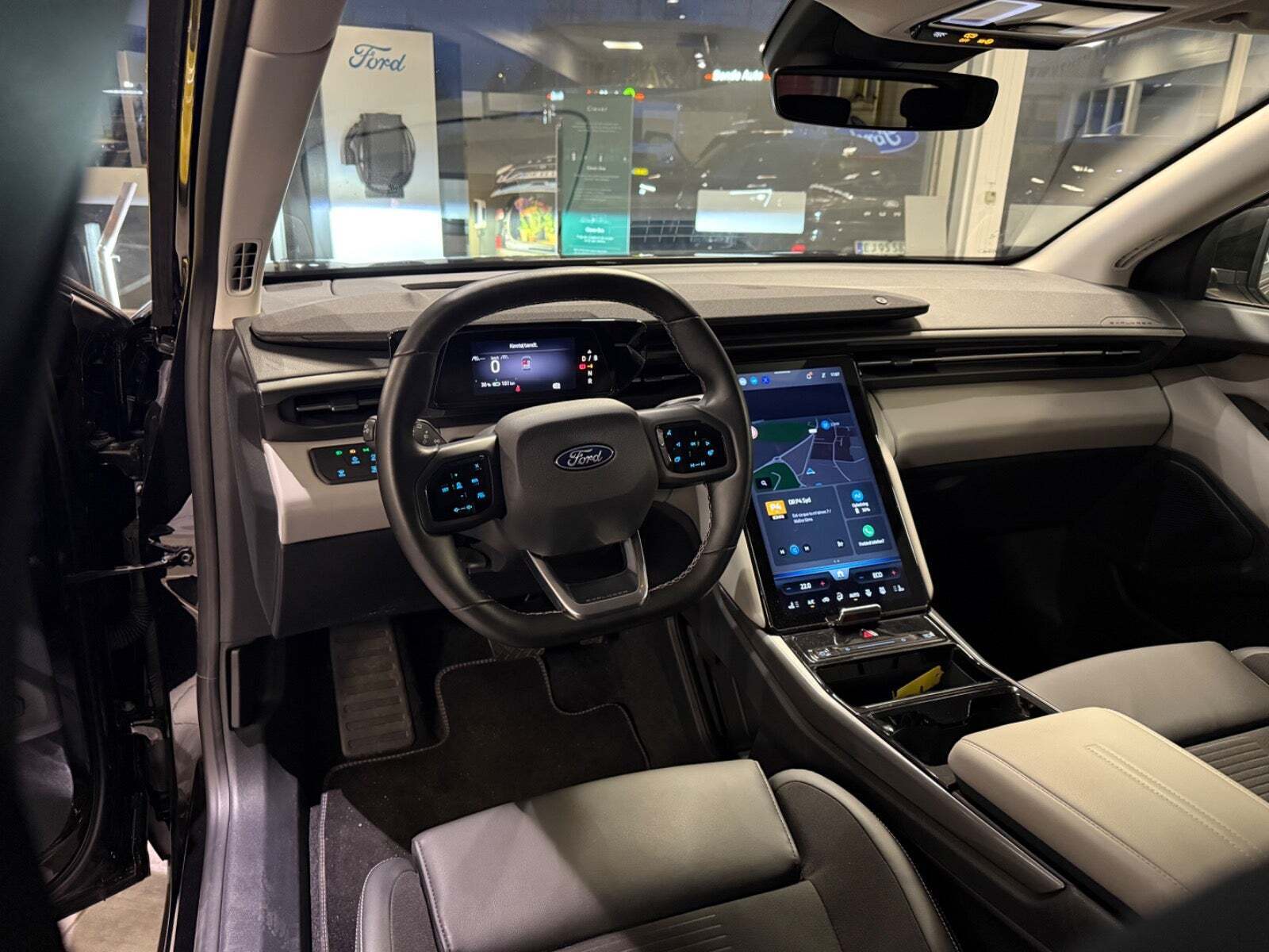 Ford Explorer 77 Select Extended Range