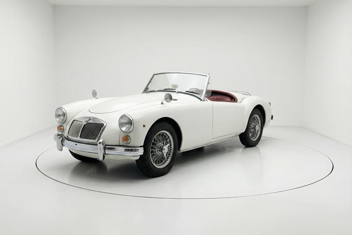 Hvid MG A fra 1960 set udefra