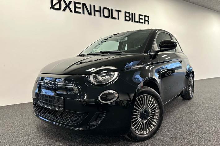 Sort Fiat 500e fra 2022 set udefra