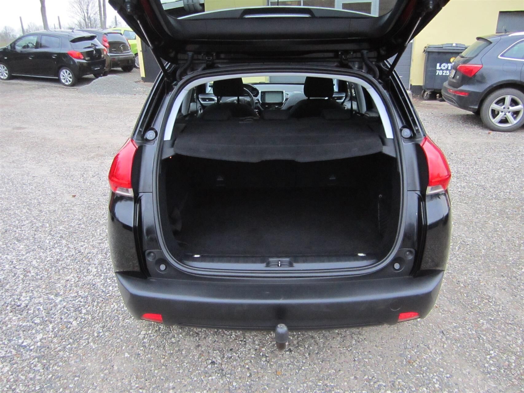 Sort Peugeot 2008 fra 2015