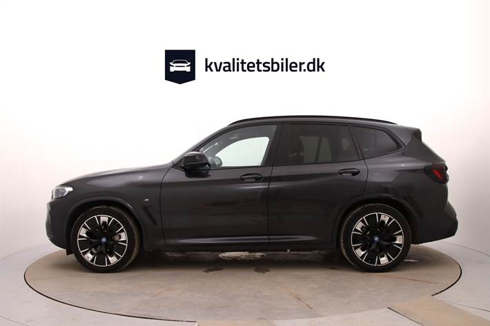 Grå BMW iX3 fra 2022
