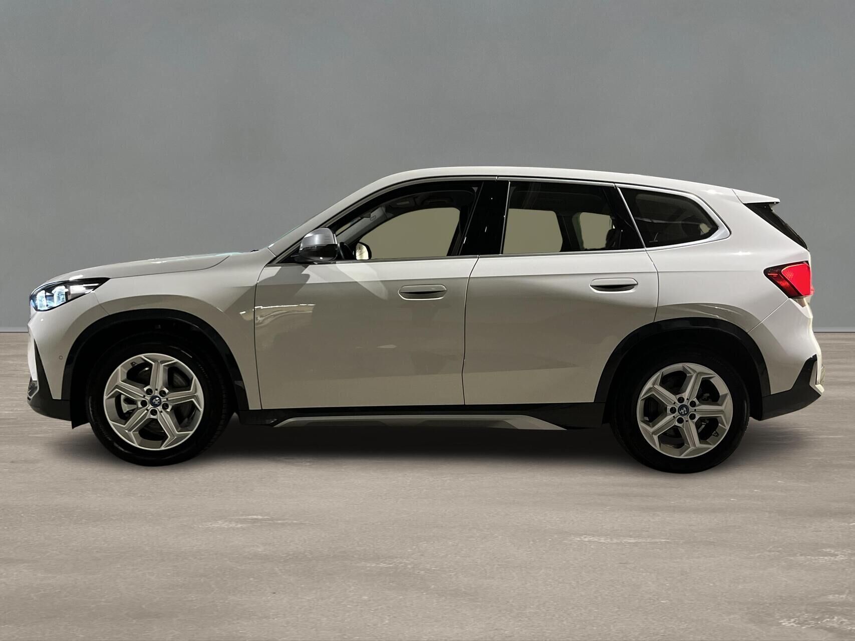 BMW iX1 xDrive30 EL xLine 4x4 313HK 5d Aut.