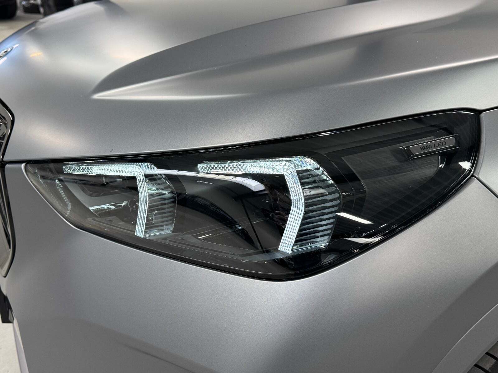 Grå BMW iX1 fra 2024