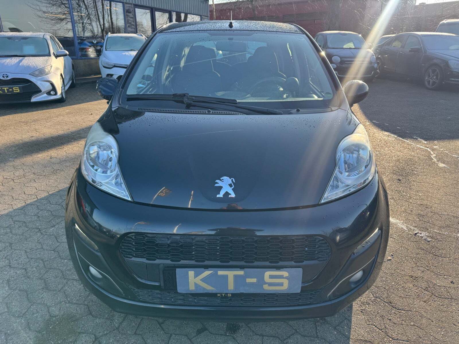 Sort Peugeot 107 fra 2013
