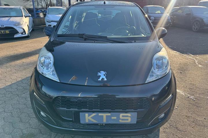 Sort Peugeot 107 fra 2013
