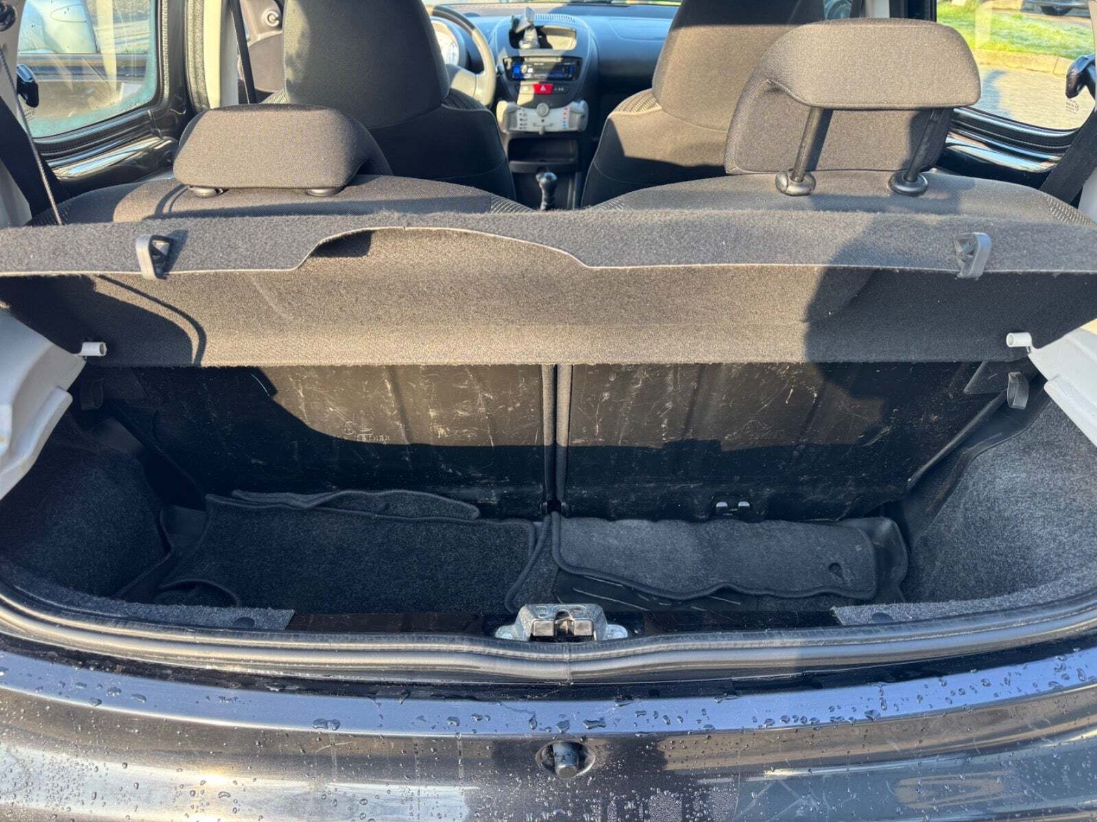 Sort Peugeot 107 fra 2013