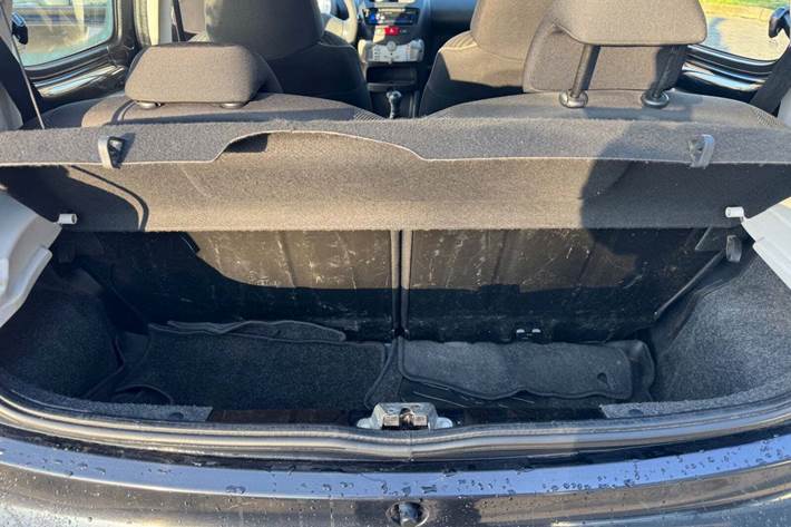 Sort Peugeot 107 fra 2013