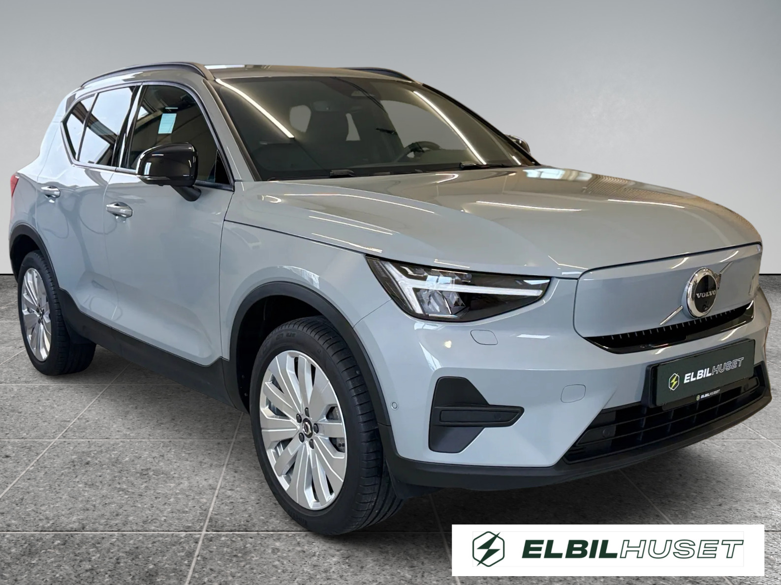 Grå Volvo EX40 fra 2025