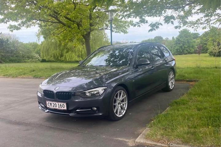 Grå BMW 318d fra 2013