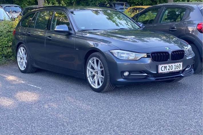 Grå BMW 318d fra 2013