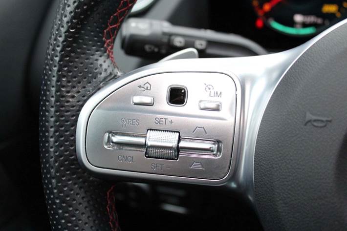 Grå Mercedes EQA250 fra 2021