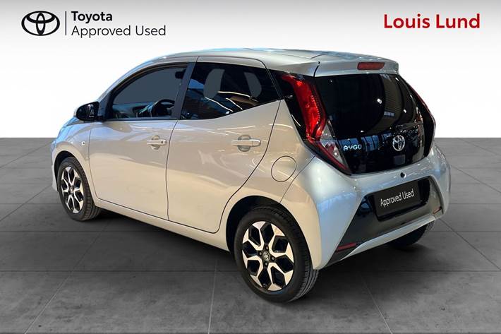 Sølv Toyota Aygo fra 2021